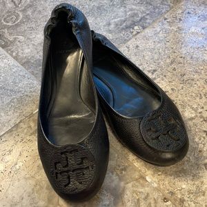 Tory Burch Reva flats. Black pebbled leather. SZ 9